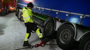 602_IceRoadRescue_028.jpg