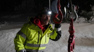 604_IceRoadRescue_021.jpg