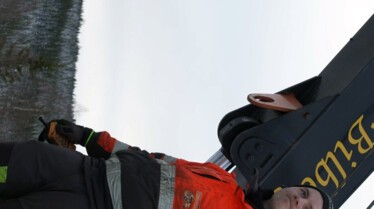 605_PressurePileUp_IceRoadRescue_LR_03.jpg