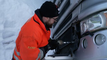 605_PressurePileUp_IceRoadRescue_LR_04.jpg
