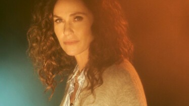 FX's THE OLD MAN -- Pictured Amy Brenneman as Zoe McDonald. CR Kurt IswarienkoFX[7].jpg