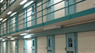 L'enfer des prisons  Délinquants contre policiers (1).JPG