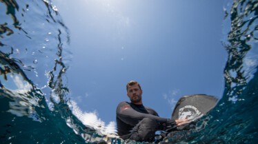 Chris Hemsworth à la rencontre des requins (9).jpg