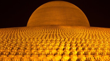 One Strange Rock  Une bouffée d'air.jpg