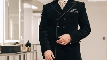 Disney+ - Becoming Karl Lagerfeld - Daniel Brühl (2).jpg