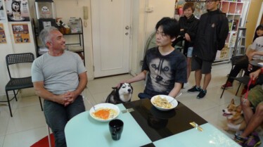 SOS Cesar en Asie  Problème au Dog Café! (2).jpg