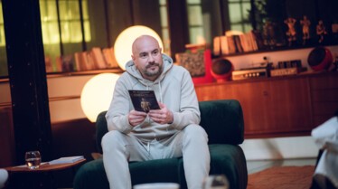 En attendant la cérémonie - Stills (2).jpg