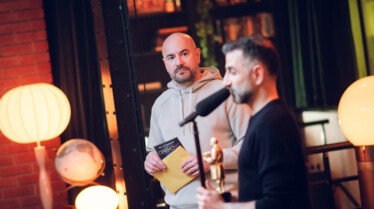 En attendant la cérémonie - Stills (9).jpg