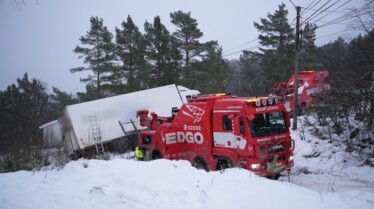 1004_DeadlyDescent_IceRoadRescue_15.jpg