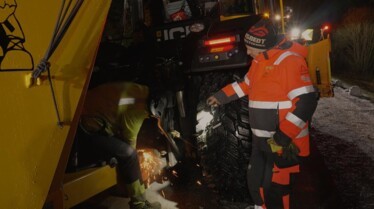 1005_ThePerfectStorm_IceRoadRescue_HD_05.jpg