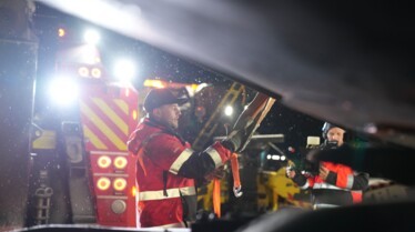 1106_NoAlternativeRoute_IceRoadRescue_02.jpg