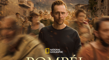 PompeiiOutOfTimeWithTomHiddlestonSeason1_Social_Static_4x5_1080x1350_Payoff_Date_fr-FR.png