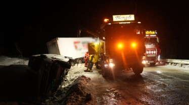 1106_NoAlternativeRoute_IceRoadRescue_01.jpg