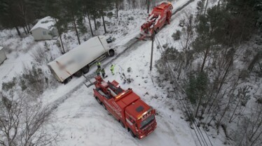 1004_DeadlyDescent_IceRoadRescue_HD_02.jpg