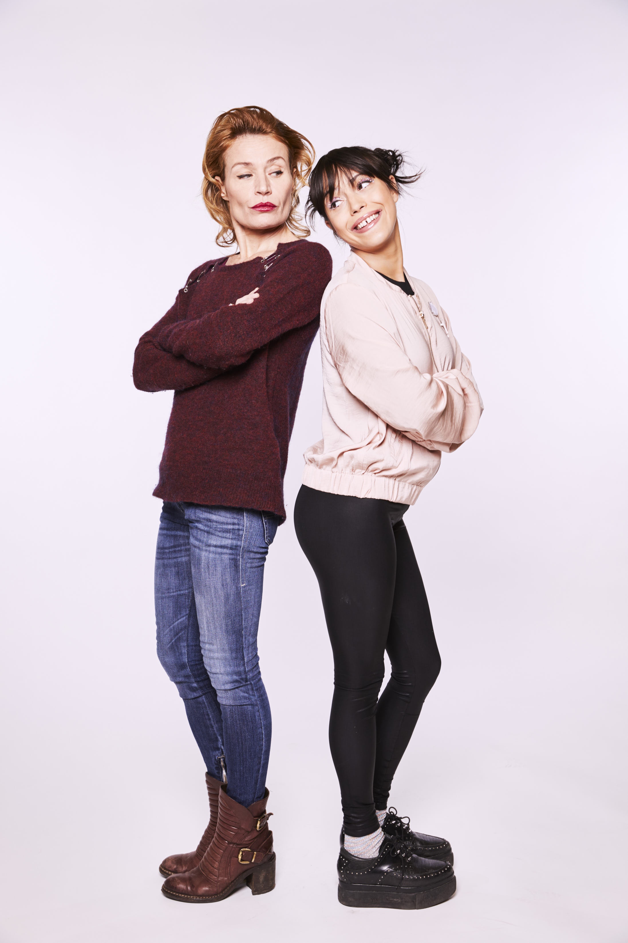 Isa (Isabelle DESPLANTES) et Barbara (Lubna GOURION)_complices.jpg