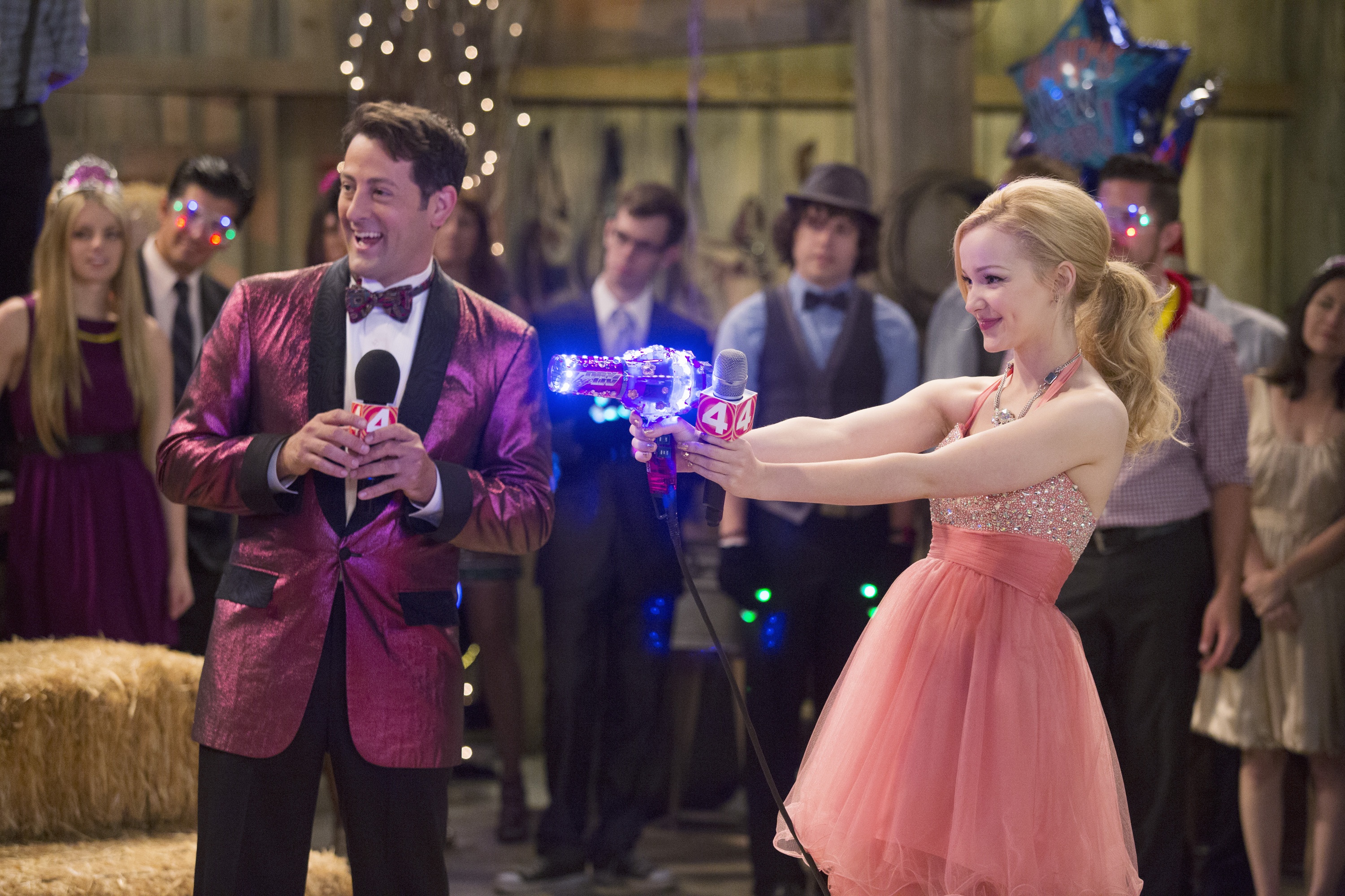 Liv & Maddie - Happy New year !-1.jpg