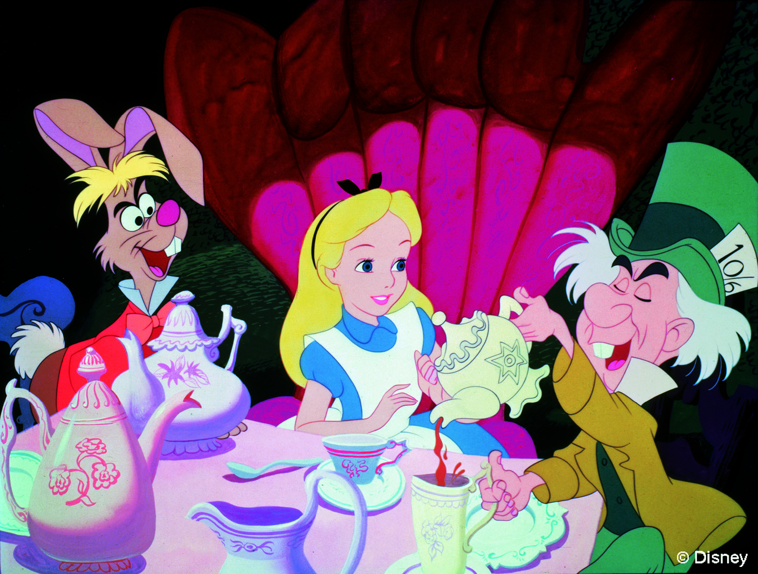 Alice à lheure du thé.jpg