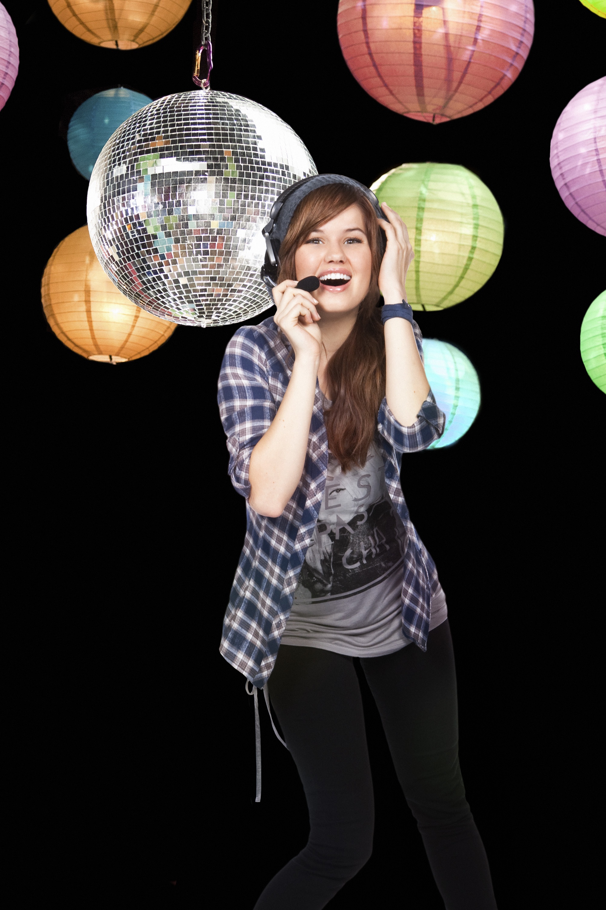 Debby Ryan (Appelez-moi DJ rebel) - 4.jpg