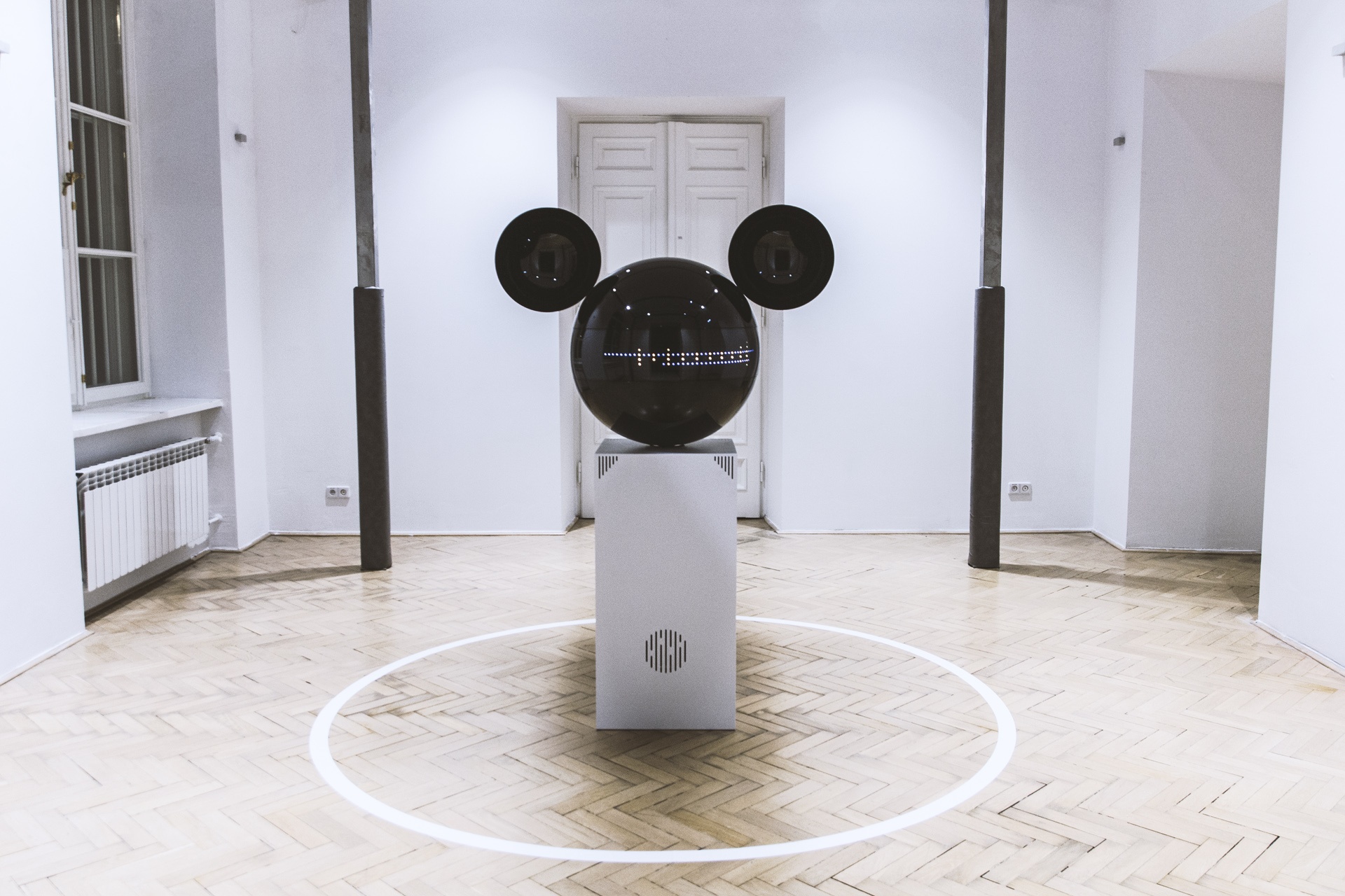 LE BHV MARAIS LOVES MICKEY MOUSE - MICKYPHON.jpg