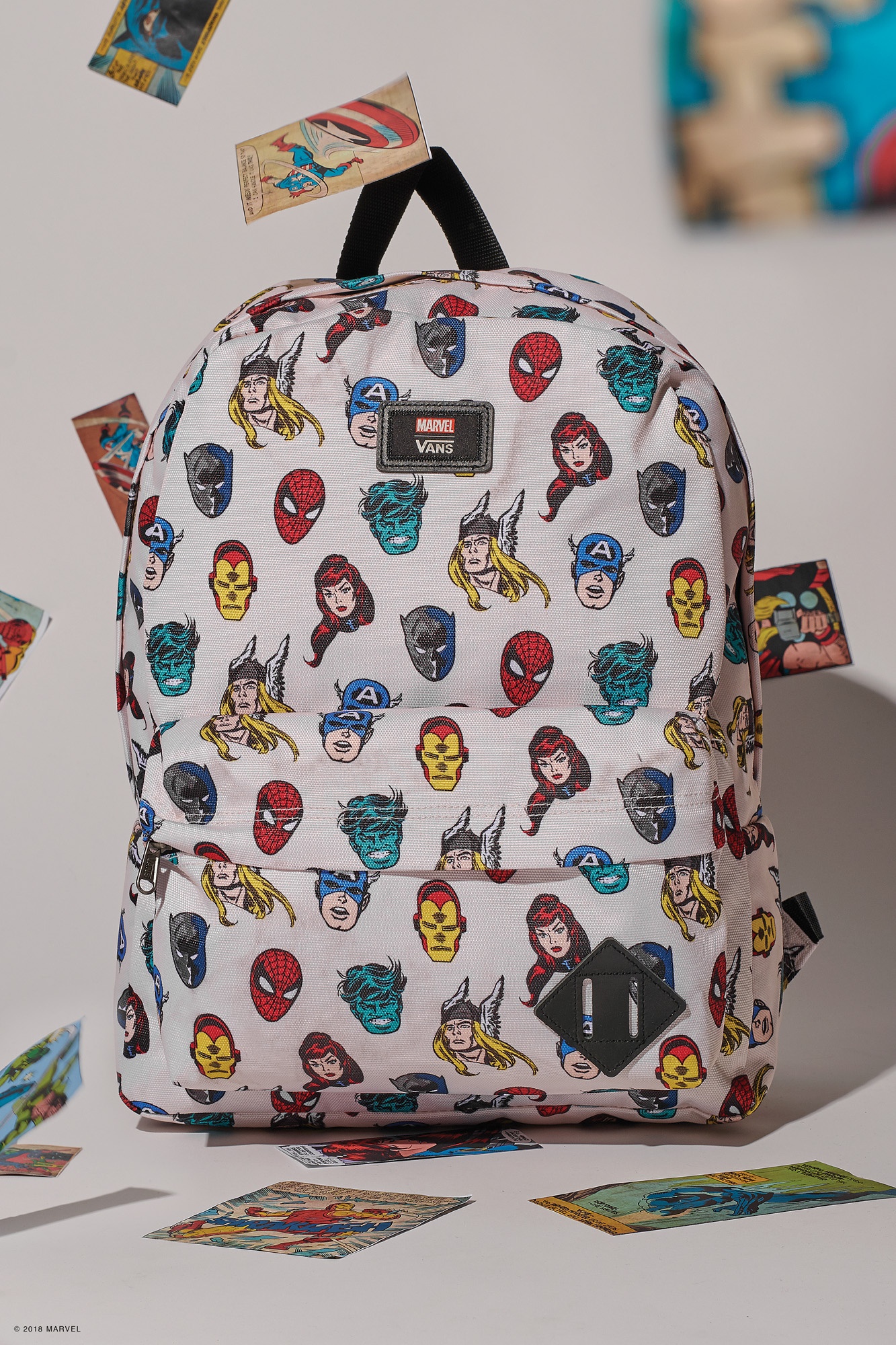 FA18_Classics_Marvel_Elevated_VN000ONIRUB_OLDSKOOLÃ¢â€žÂ¢IIBACKPACK_MARVEL_AVENGERS4.jpg