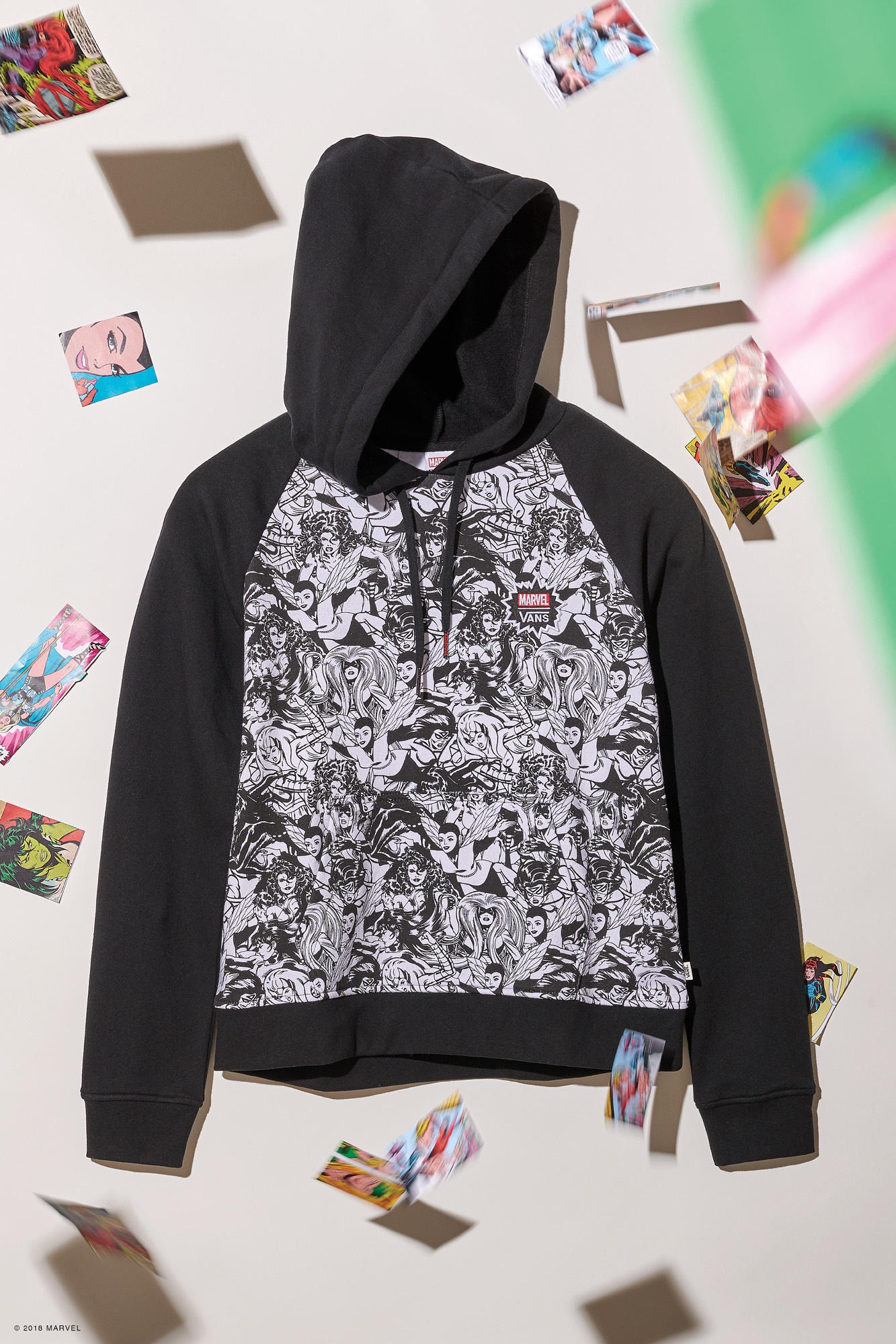FA18_Classics_Marvel_Elevated_VN0A3QXVBLK_MARVELWOMENHOODIE_BLACK4.jpg