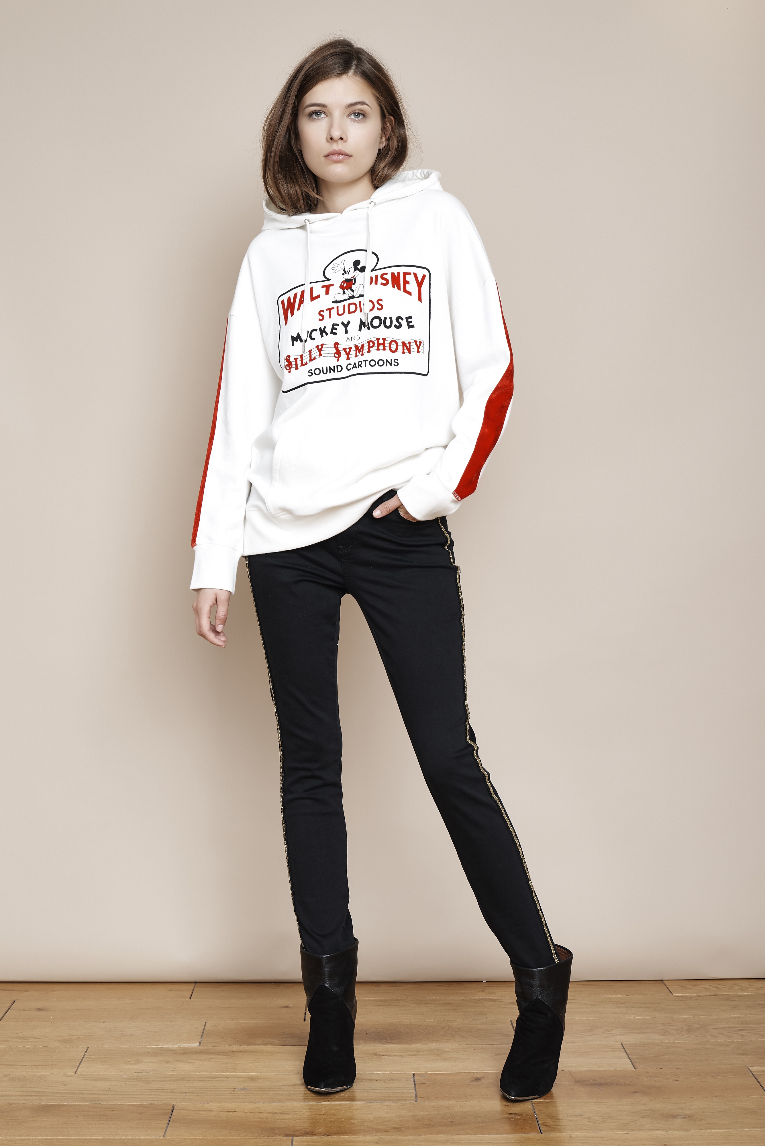 Sweat Mickey 2 Lifestyle MKT.jpg