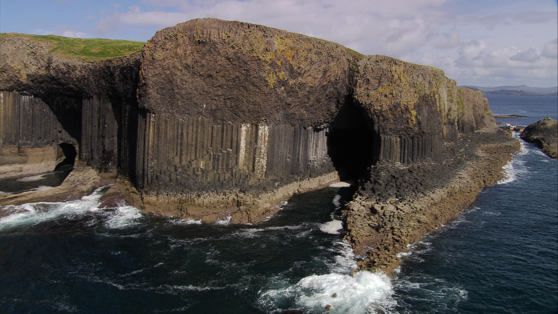 The world from above - Scotland MUIRFIELD TO FINGAL'S CAVE (9)©Skywork Ltd.tif