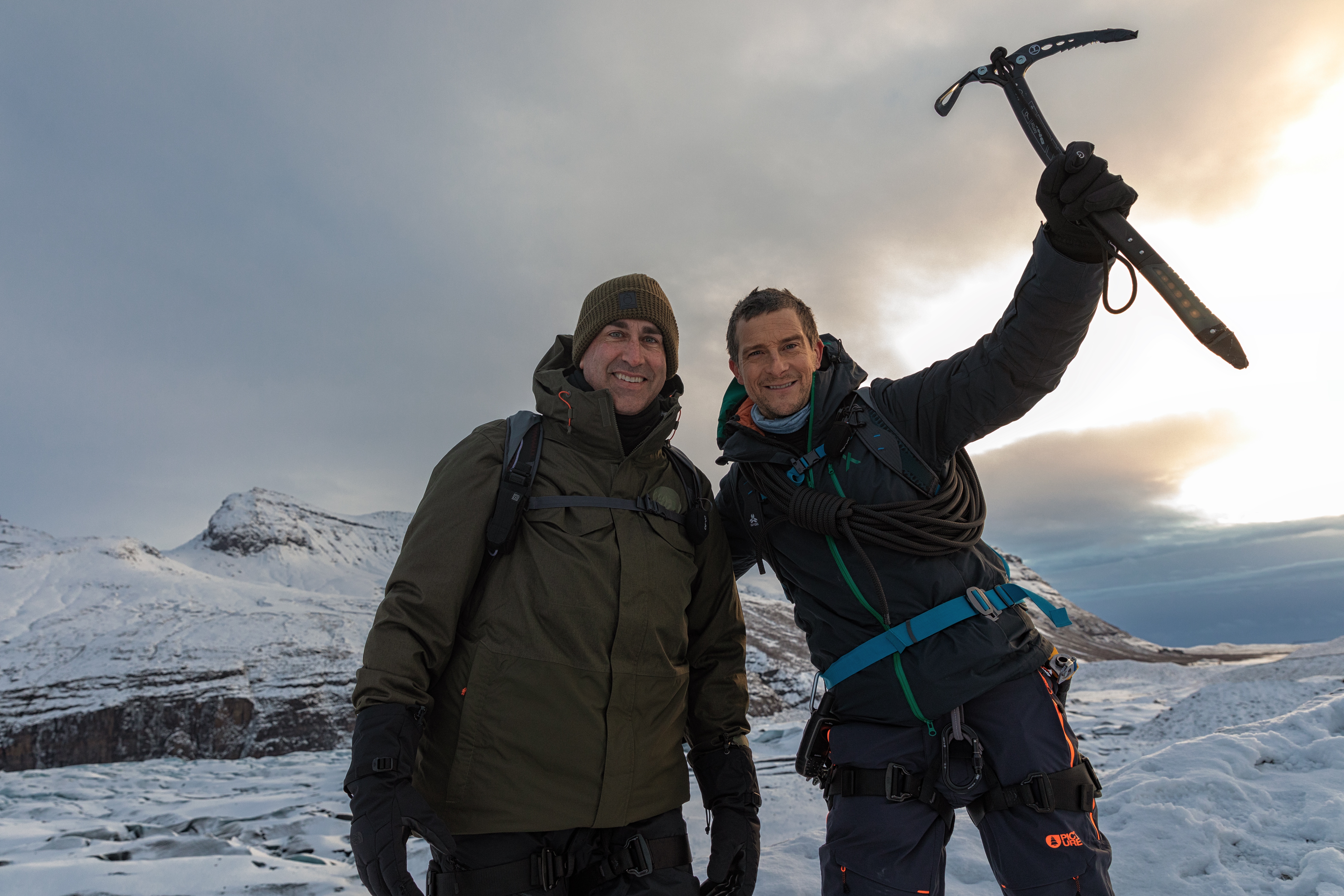 En pleine nature avec Bear Grylls  L’Islande avec Rob Riggle.jpg