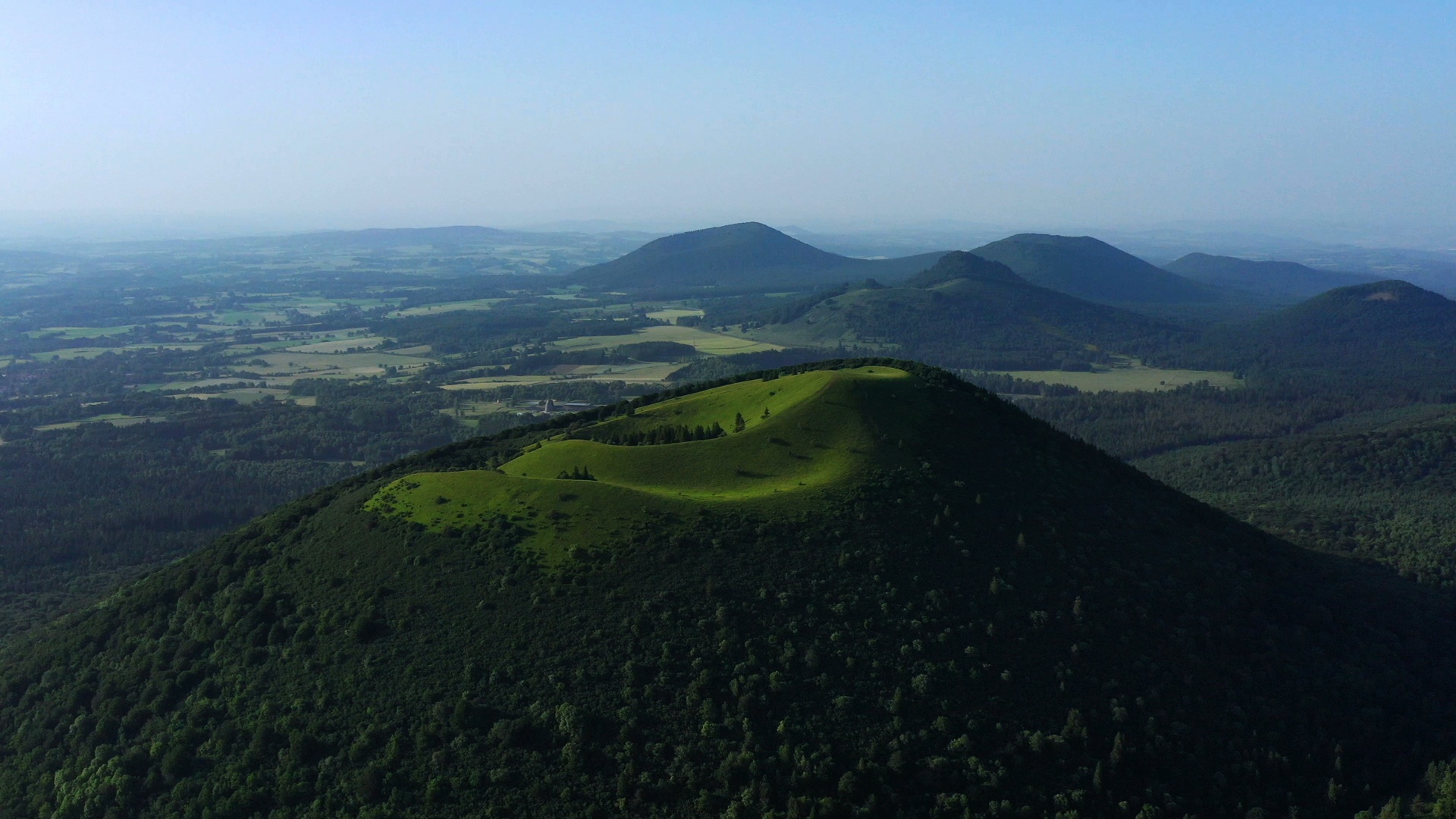 Les plus beaux treks Les volcans d'Auvergne.jpeg