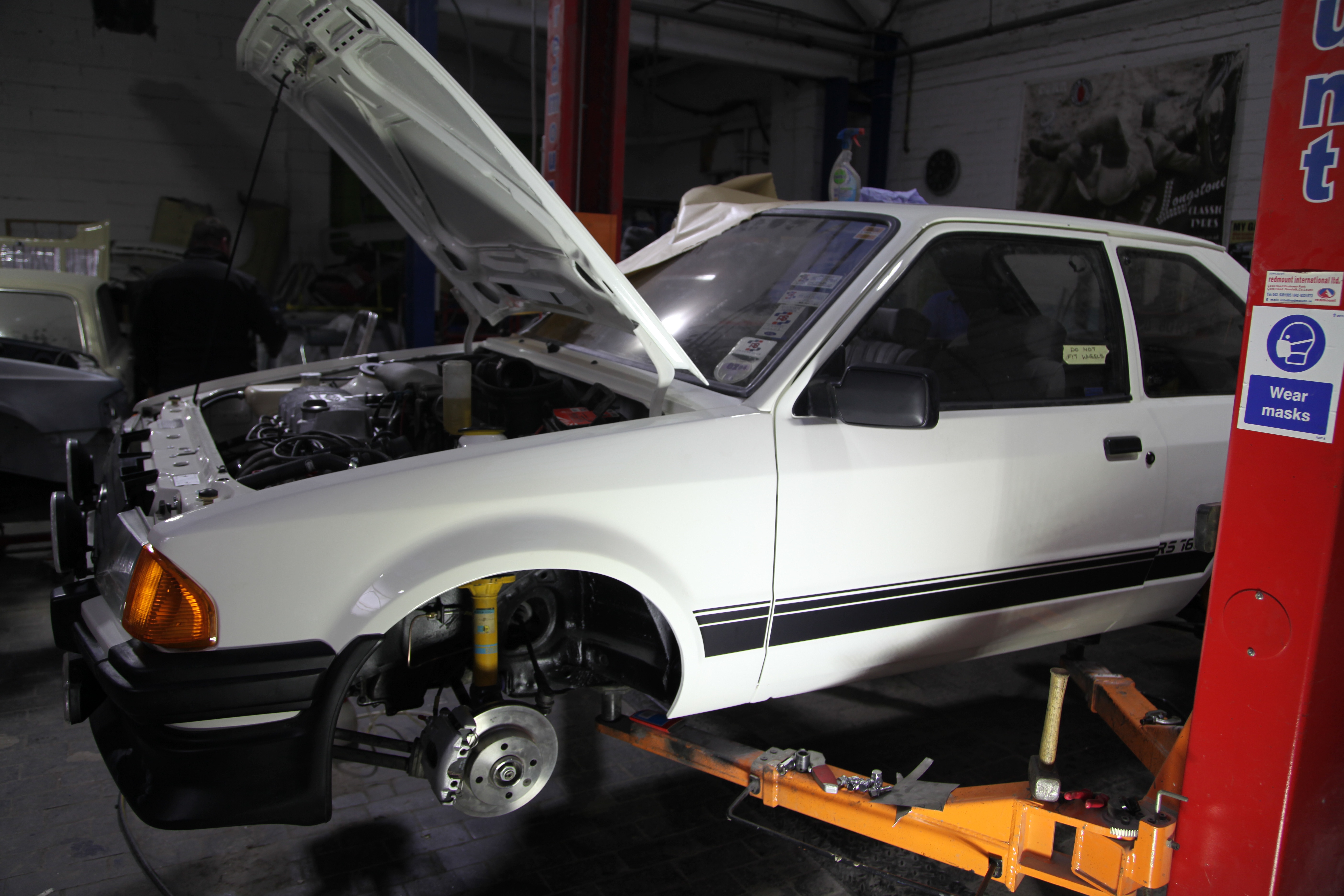 Car S.O.S.  Ford Escort en détresse (2).jpg