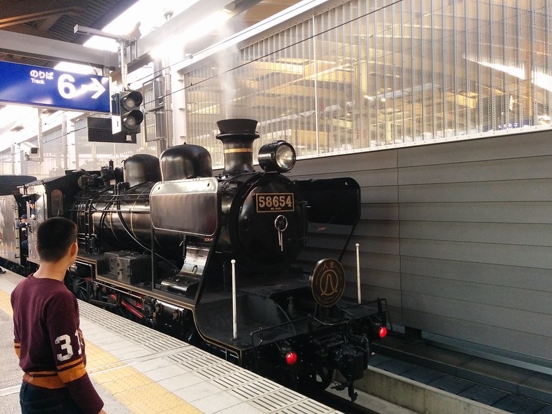 Un train à travers  Le Japon (1).jpg