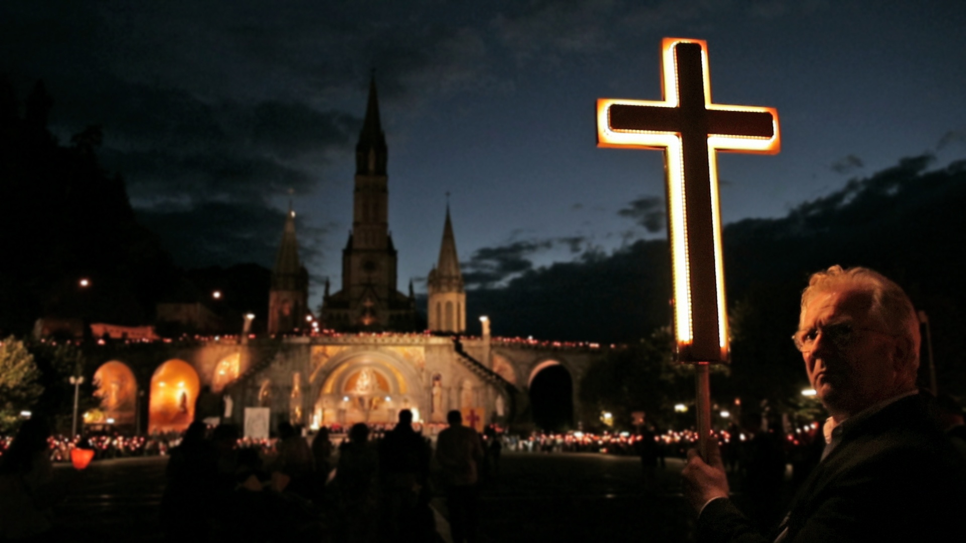 Secrets des sites mythiques de France  Lourdes (2).jpg