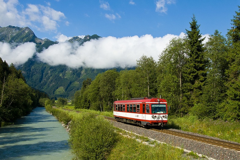 Un train à travers  L'Autriche.jpg