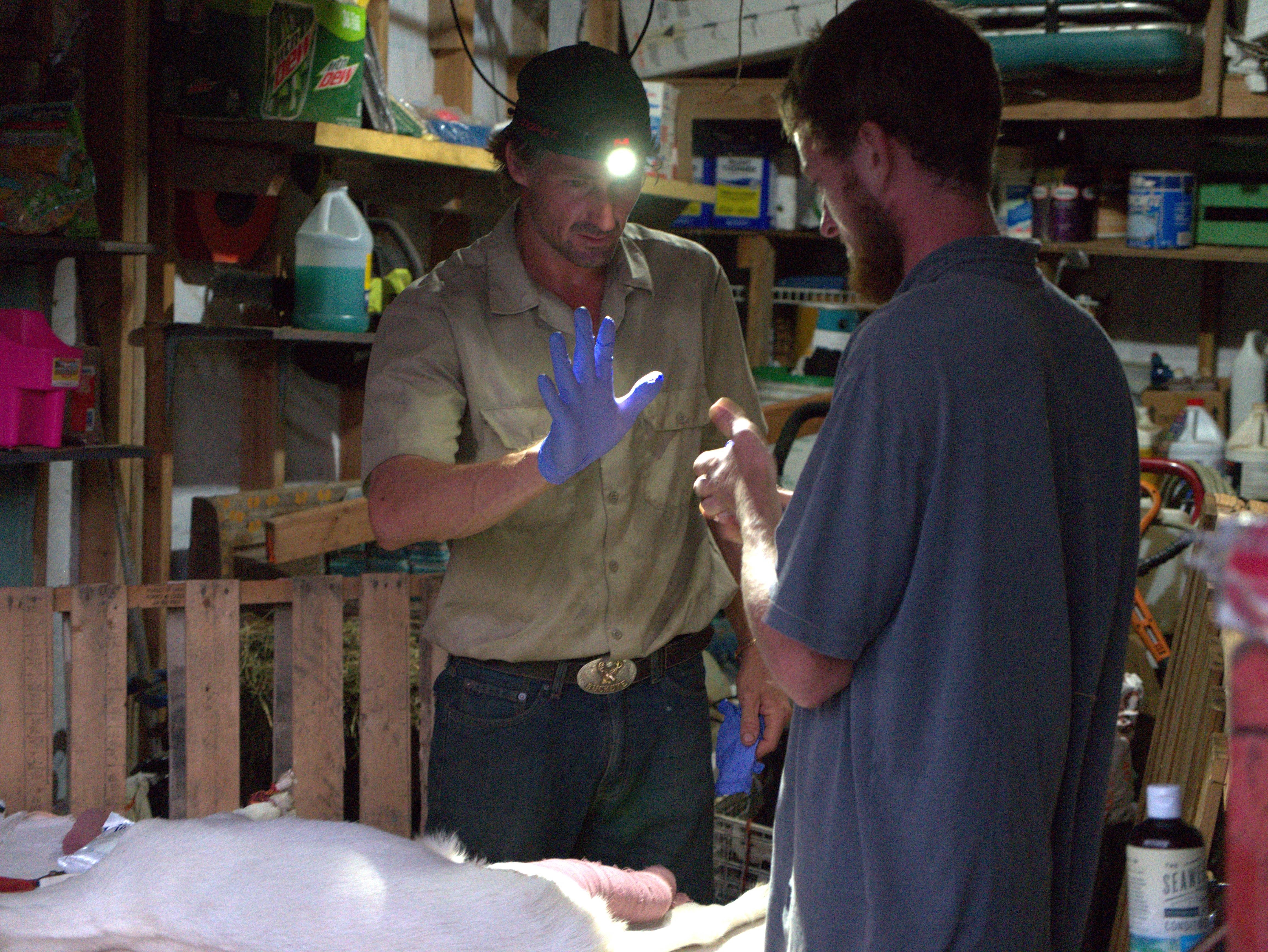 Les aventures du Dr. Buckeye Bottoms  La « ohana » du Dr Buckeye (1).jpg