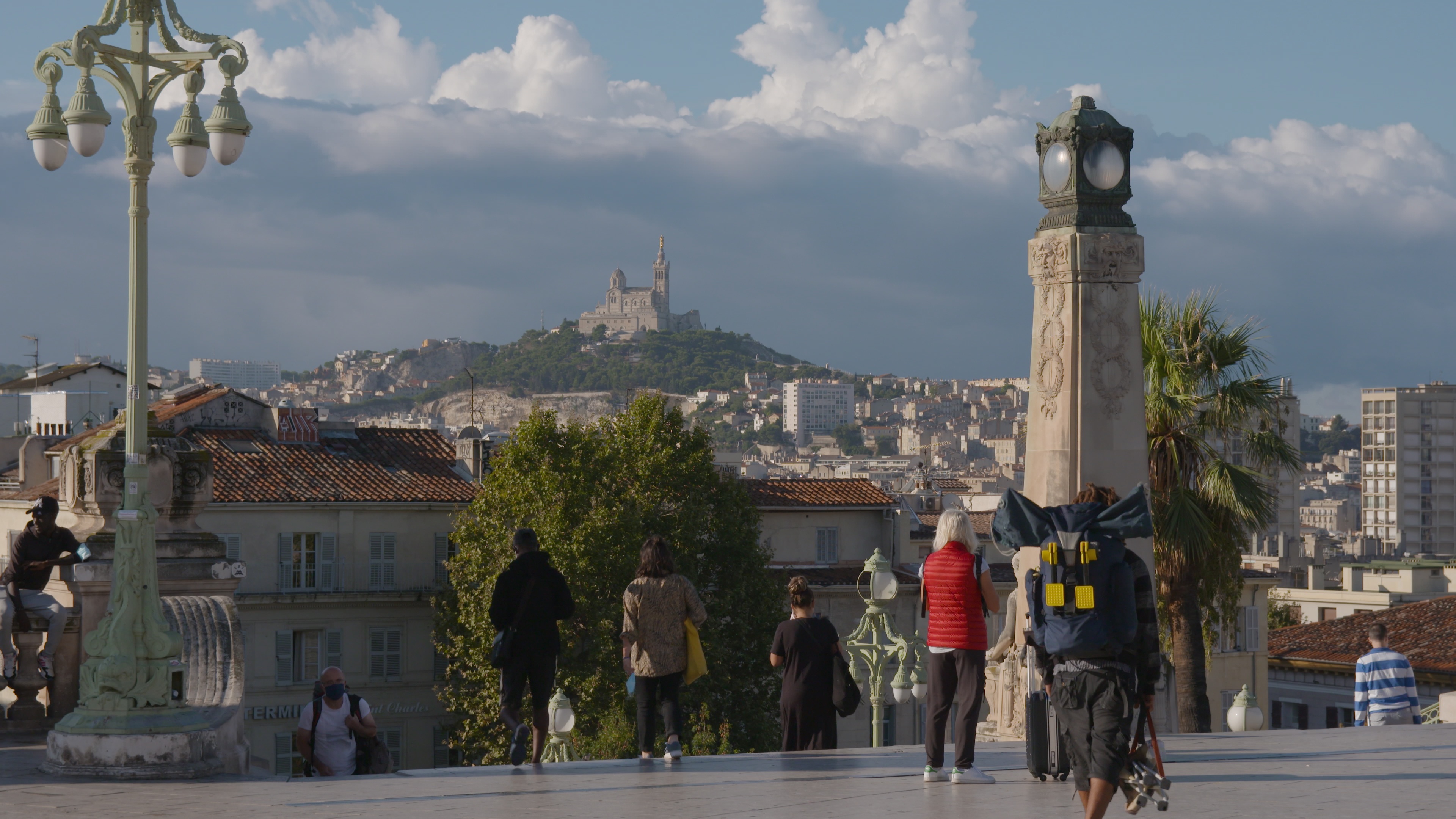 MARSEILLE-GARES-DES-CONTRAIRES-IMAGE-6.jpg
