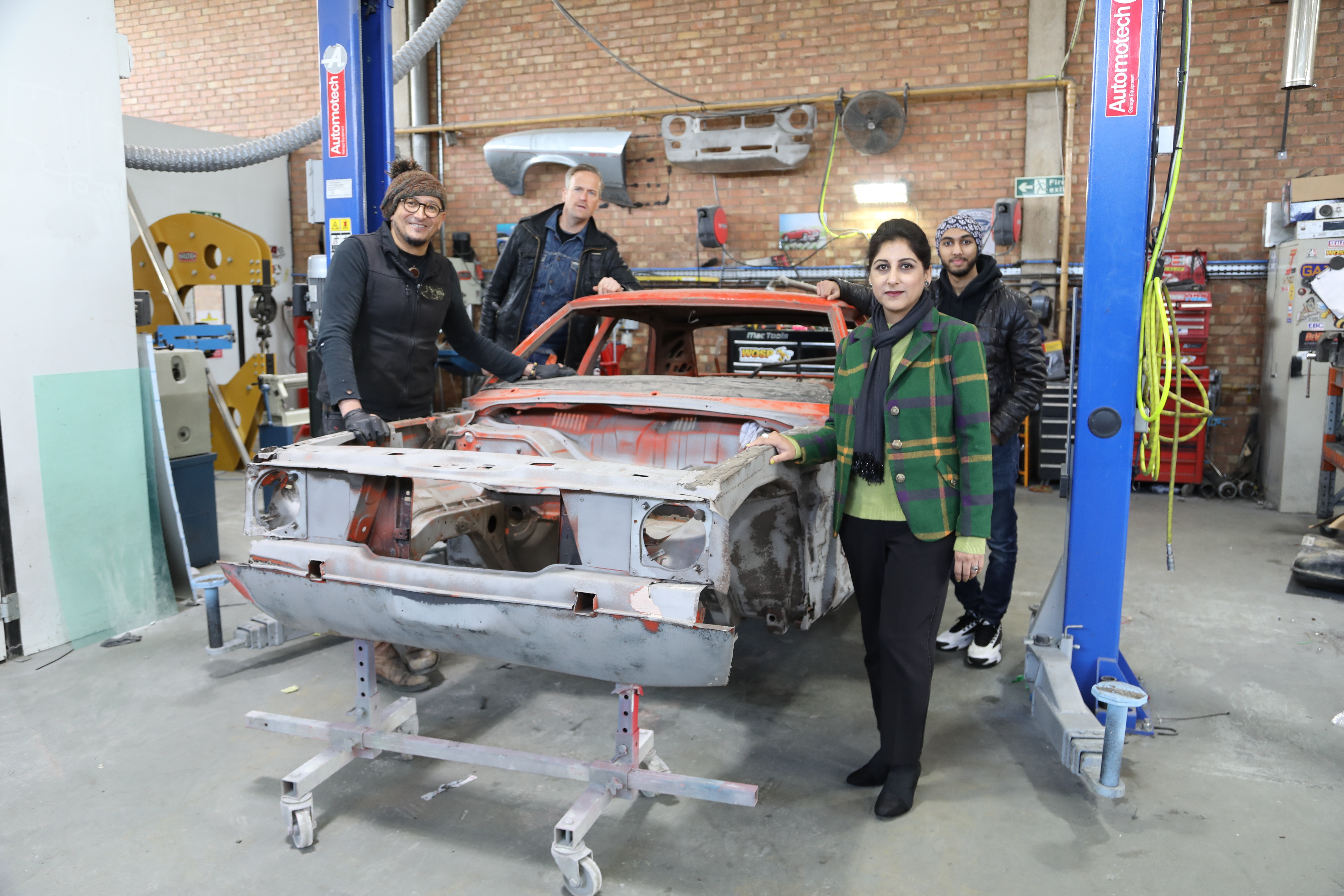 909_FordCortina_CarSOS_010.jpg