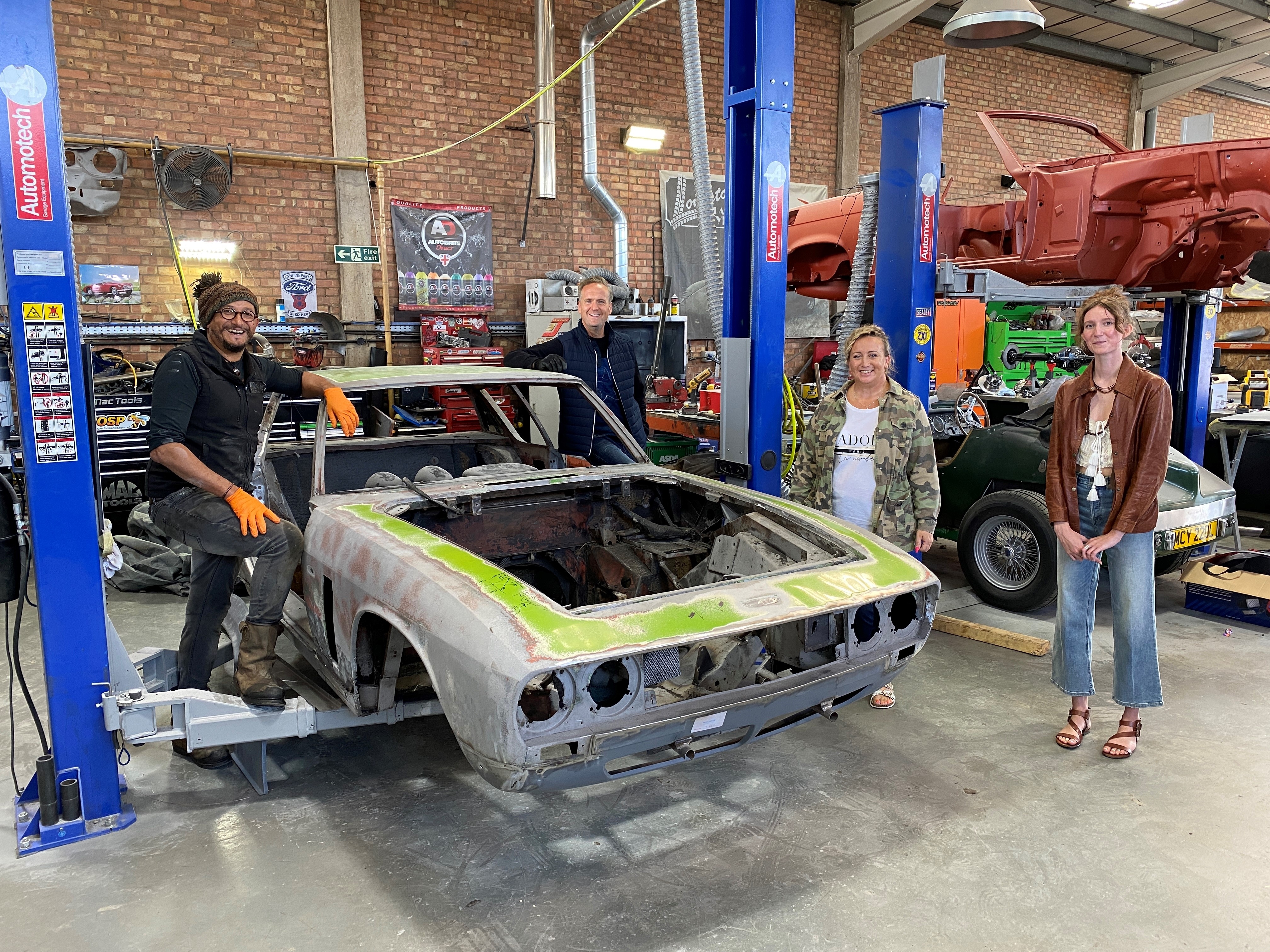 904_JensenInterceptor_CarSOS_006.jpg