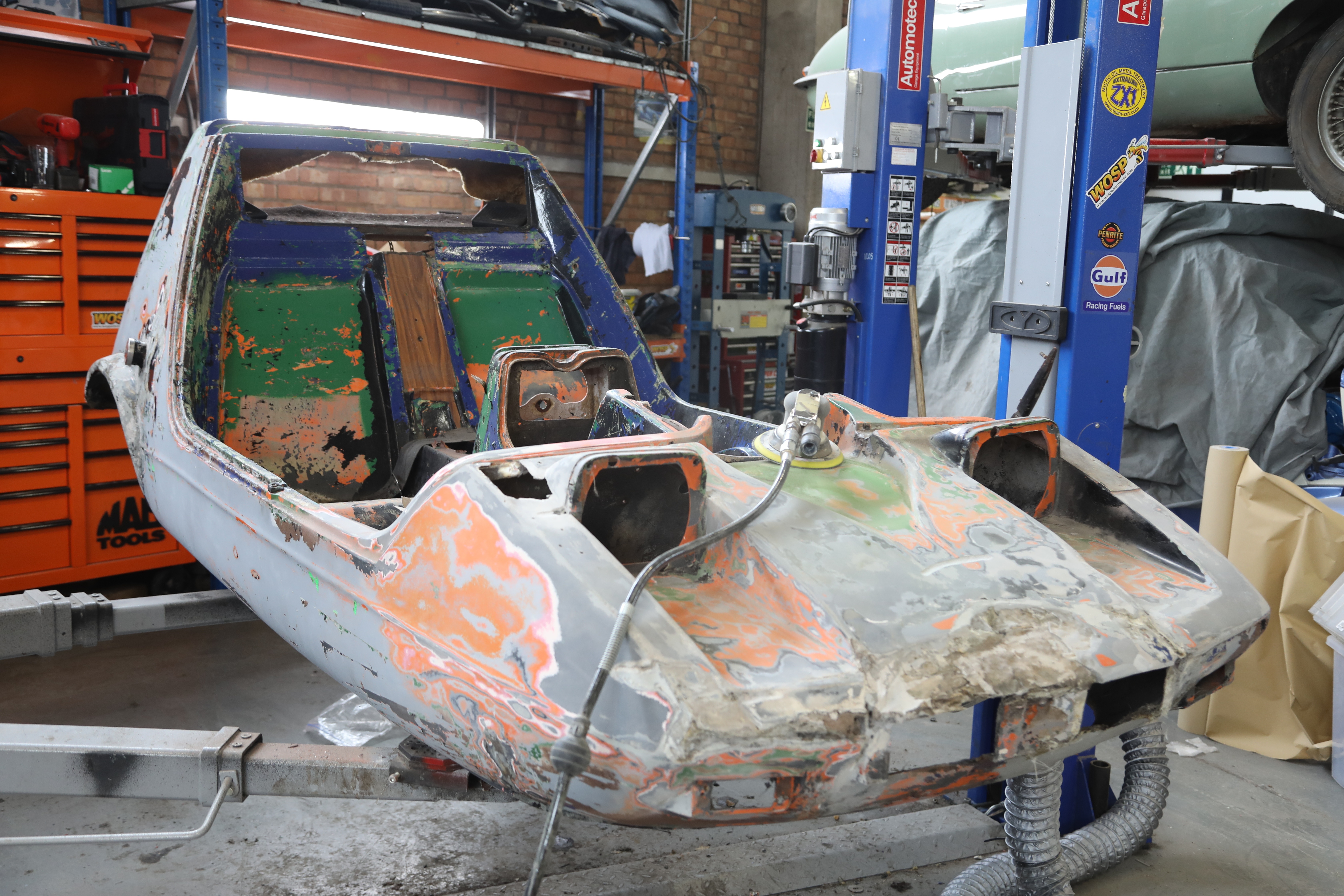 910_BondBug_CarSOS_001.jpg
