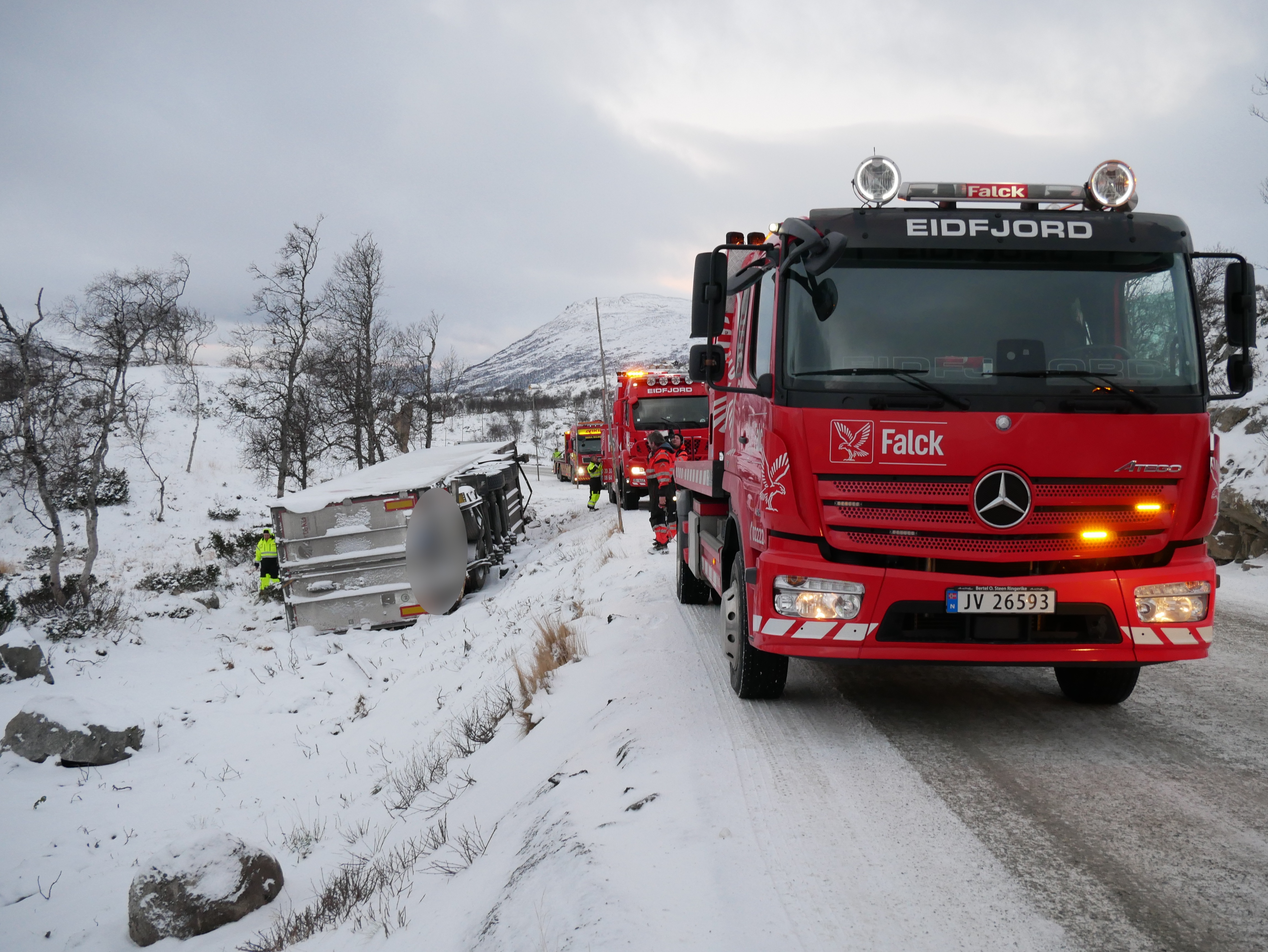 606_IceRoadRescue_007.jpg