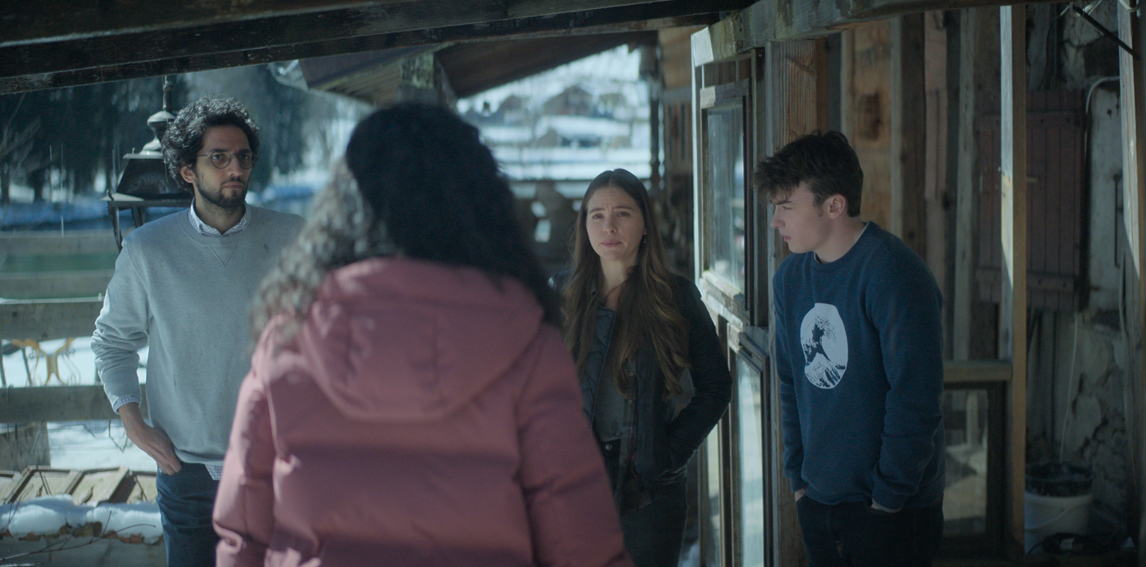 PARALLELES_EP105_ProXQ_UHD.00_19_25_10.Still040.png