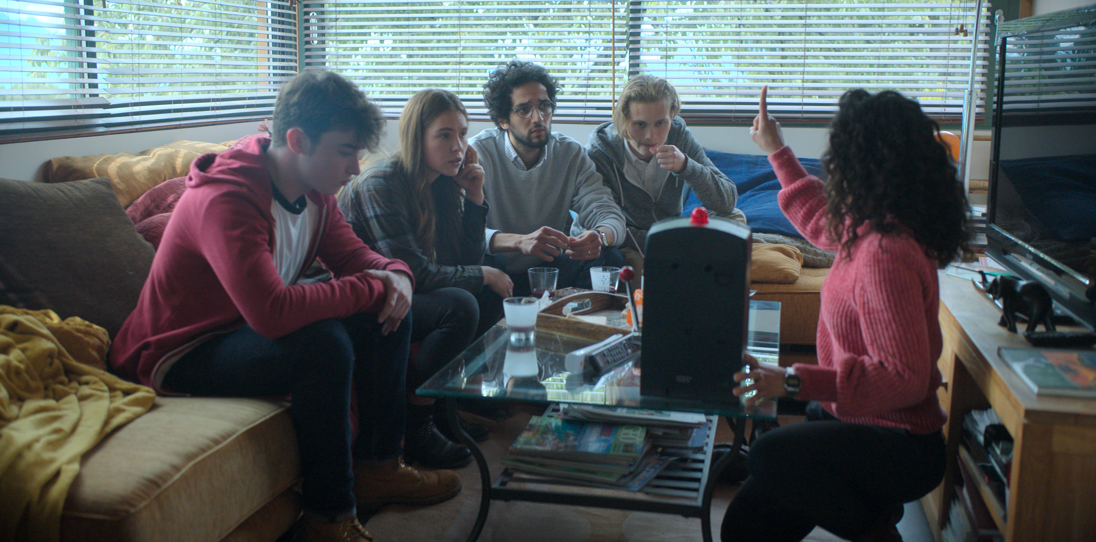 PARALLELES_EP104_ProXQ_UHD.00_17_08_05.Still033.png