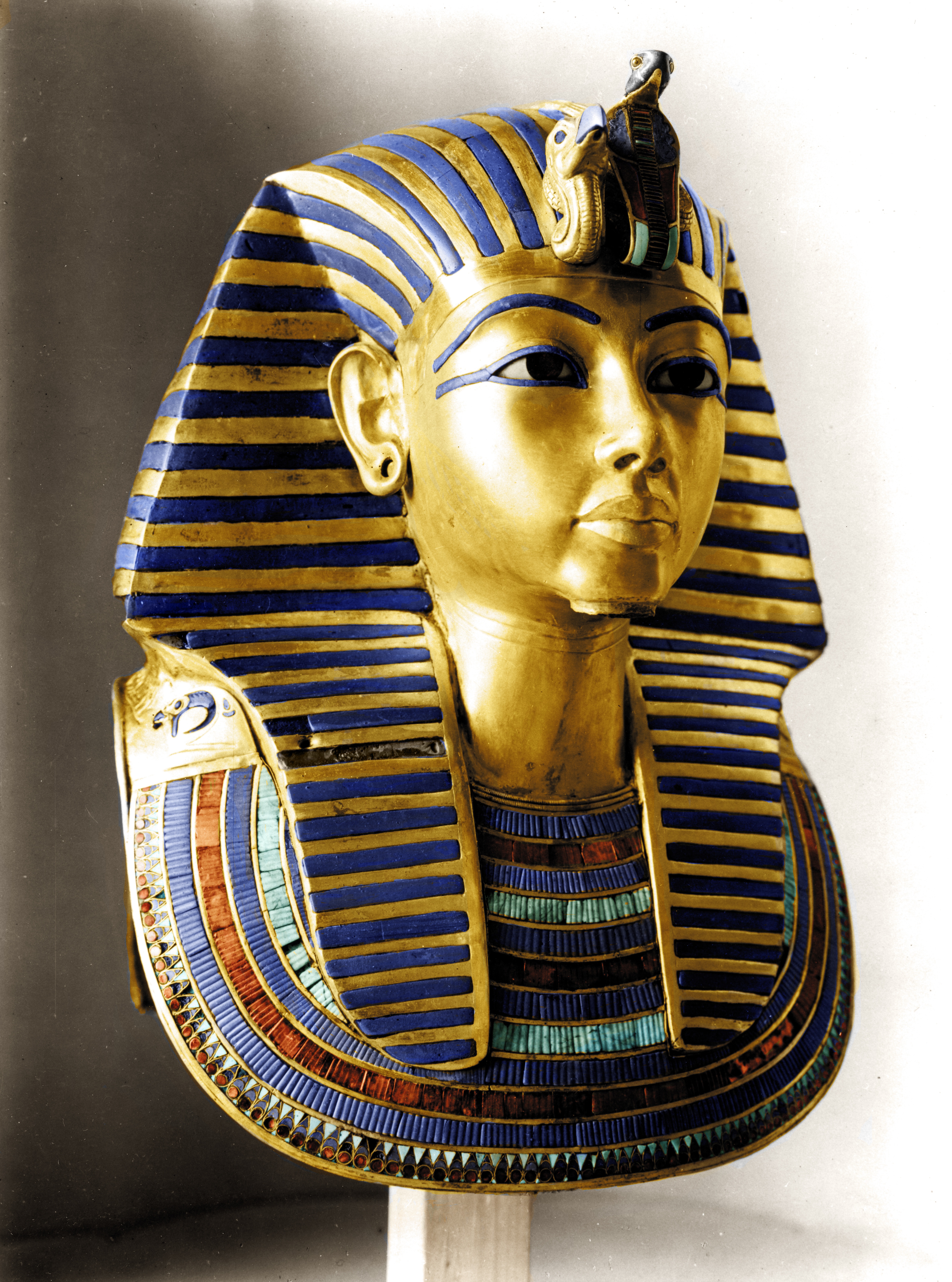 Toutankhamon  Pharaon en couleurs (3).jpg