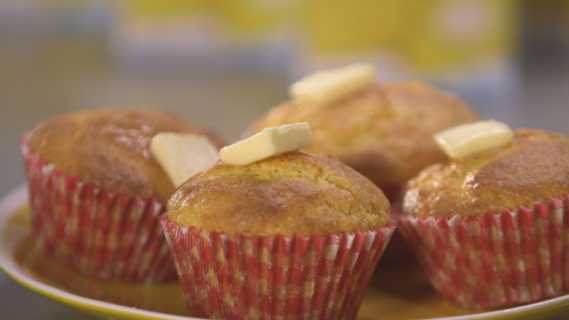 Cerises et pâte à muffins (3).JPG