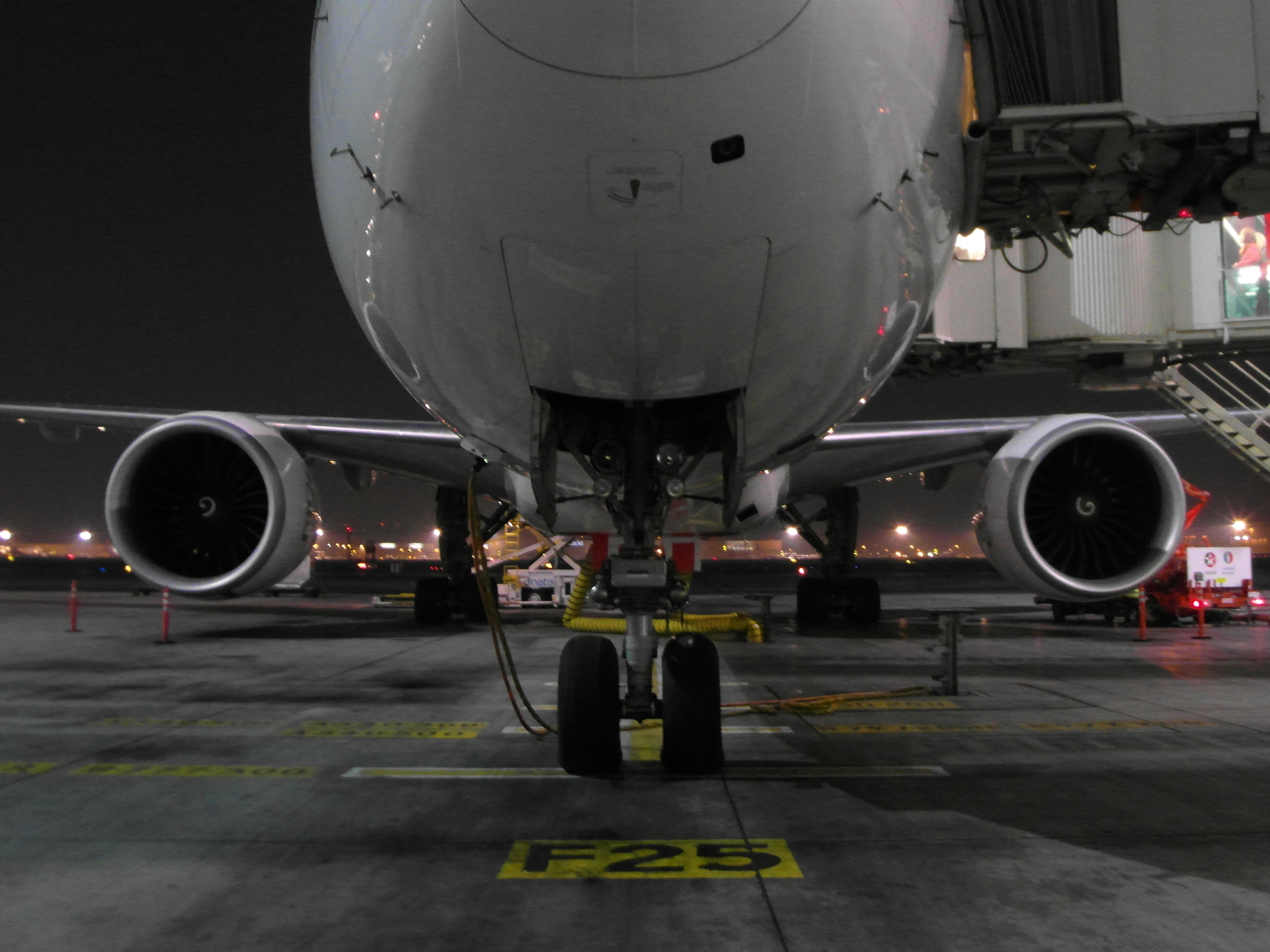 A380 Maintenance (2).jpg