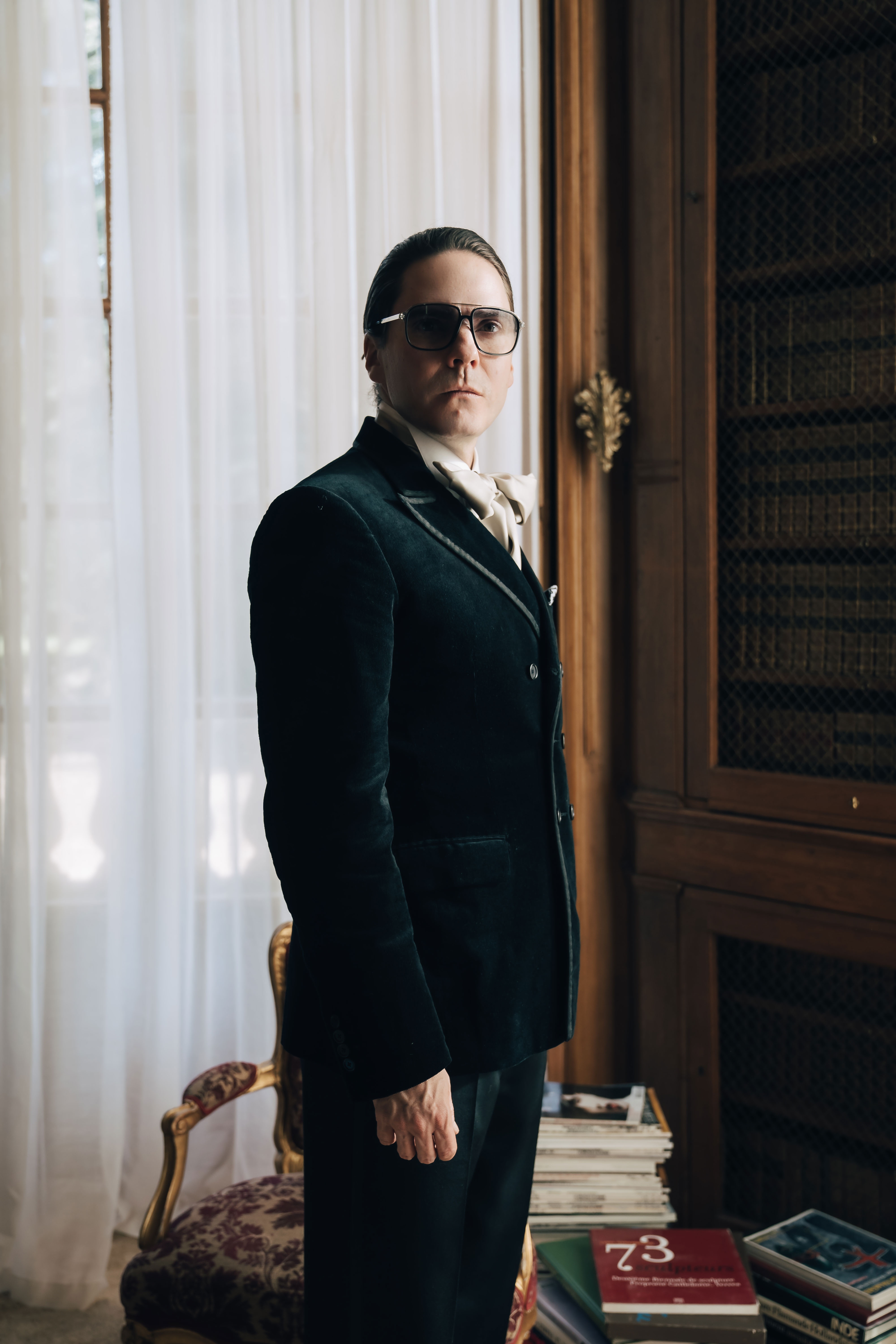 Disney+ - Becoming Karl Lagerfeld - Daniel Brühl (5).jpg