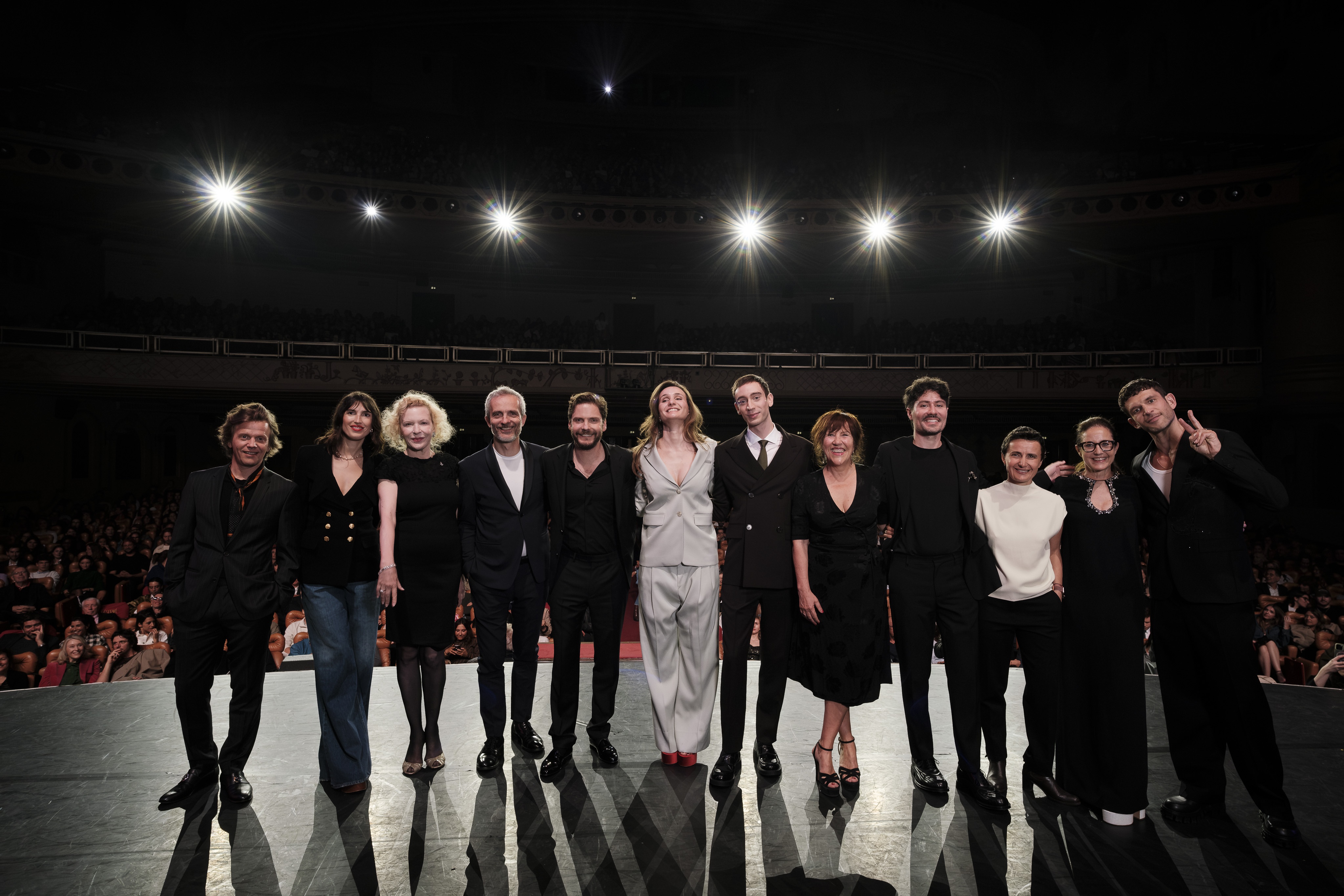 Avant Première Becoming Karl Lagerfeld - Disney+ - l'équipe de la série (3).jpg