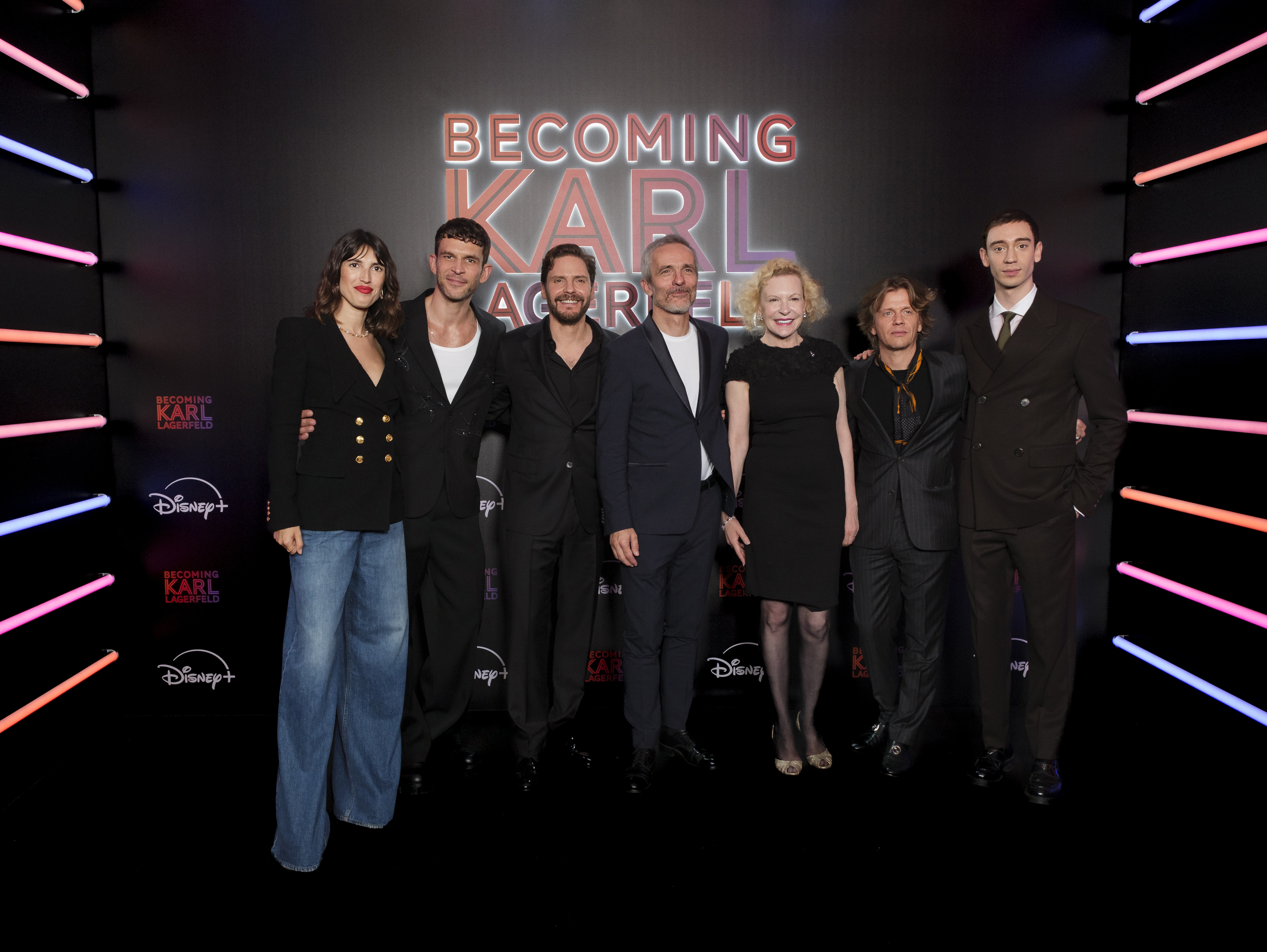 Avant Première Becoming Karl Lagerfeld - Disney+ - l'équipe de la série.jpg