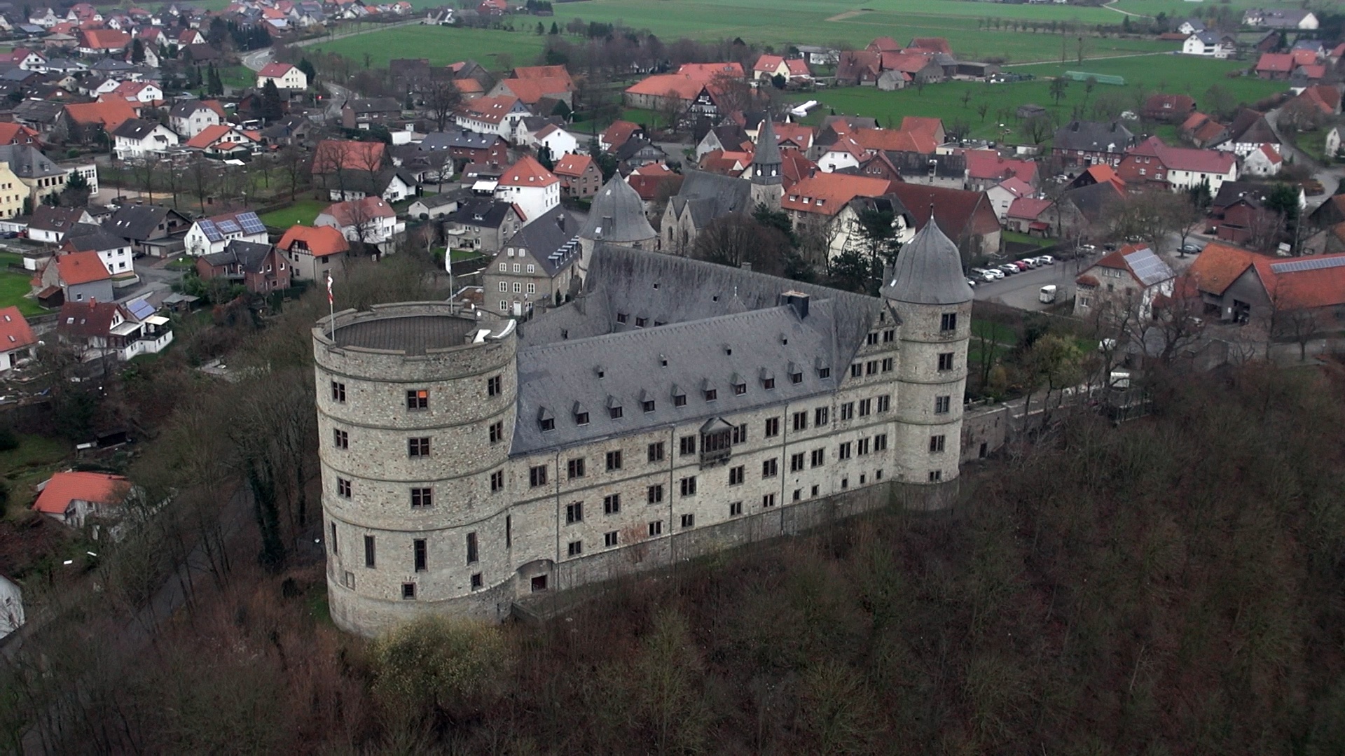 Mystères Nazis  Le château hanté d'Himmler (1).jpg