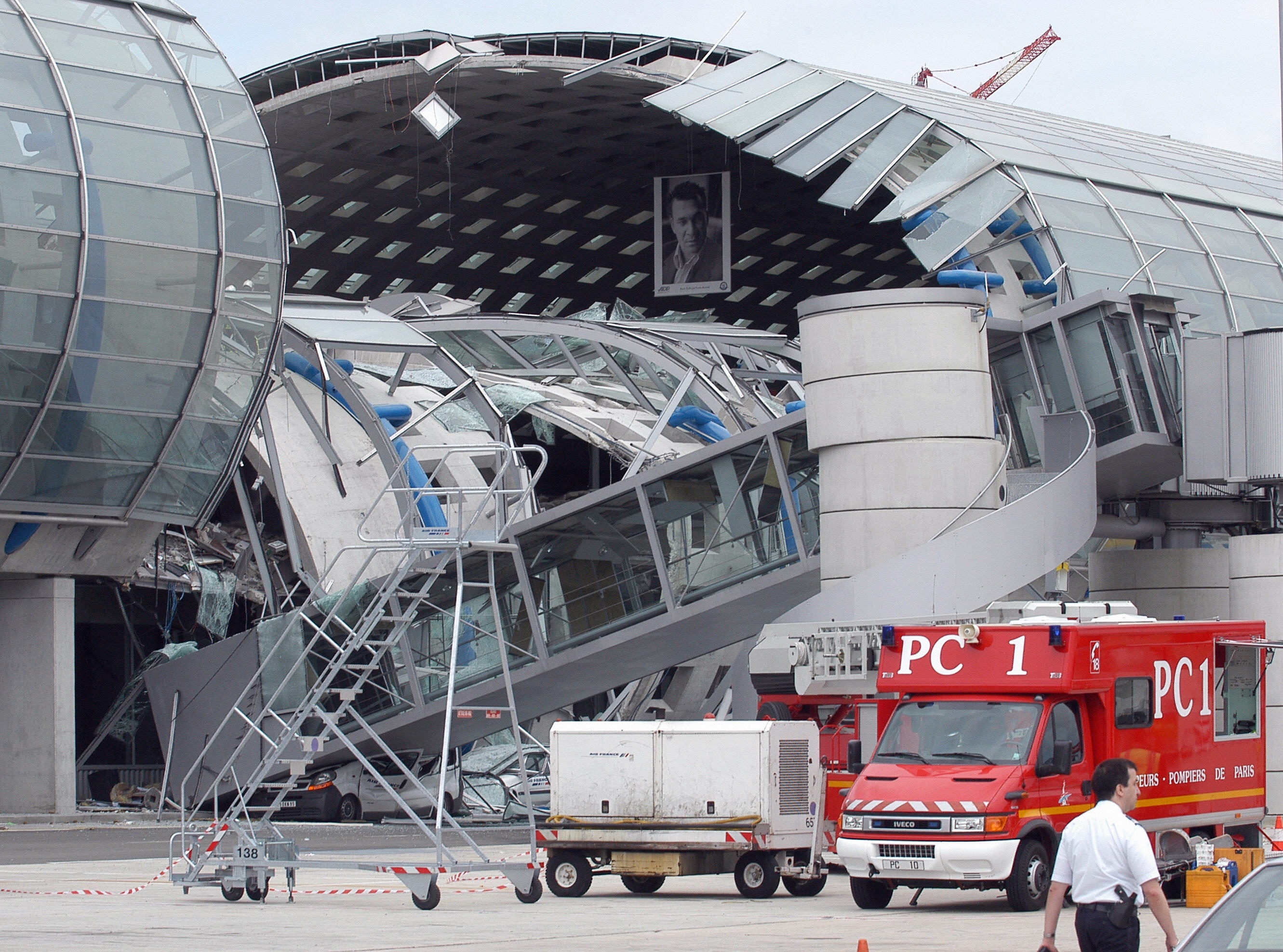 301_SinkholeCity_ConstructionFails_02.jpg