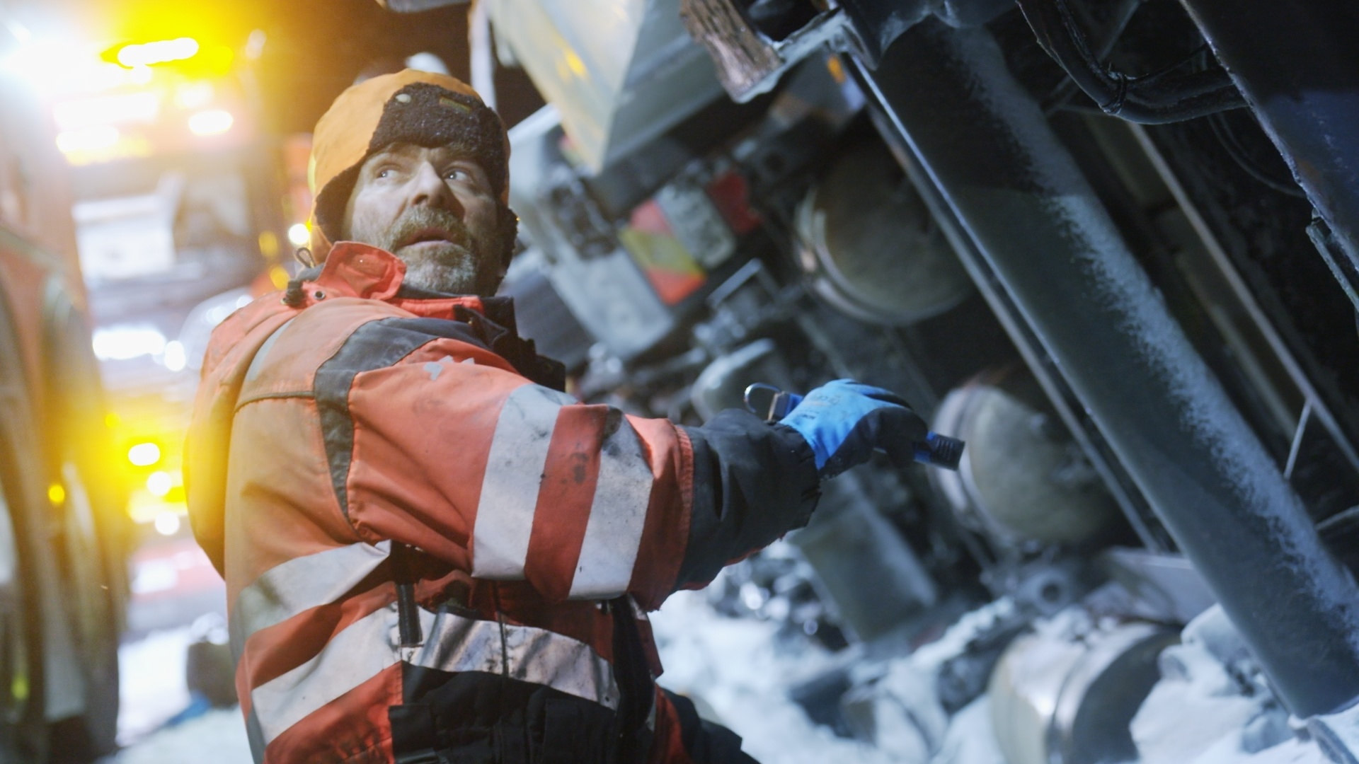 806_OffRoadRoulette_IceRoadRescue_HD_0001.jpg